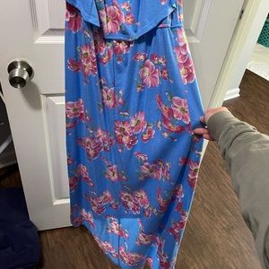 Light blue with flower’s dress.Can be worn on or off the shoulder.